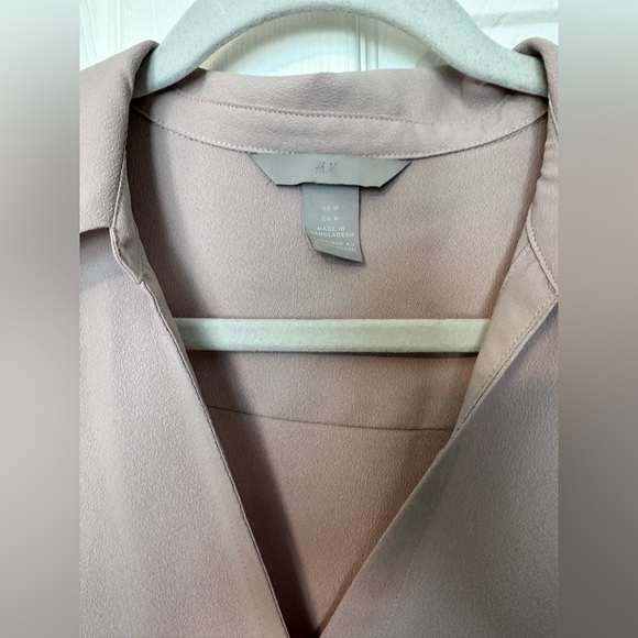 H&M Button Down Blouse Light Pink Size Medium - Picture 3 of 4